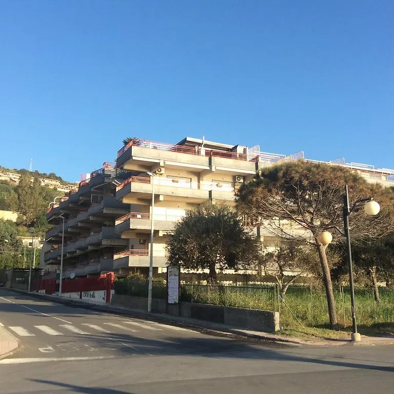 Baltimora Palace Apartment Sant'Alessio Siculo 0*,