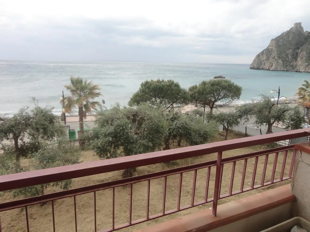 Baltimora Palace Apartment Sant'Alessio Siculo 0*,  Italy