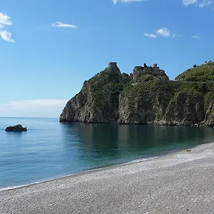 Appartement Albatros Fronte Spiaggia, SantʼAlessio Siculo